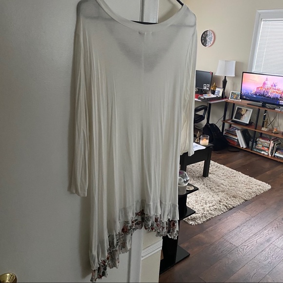 vision White and Floral Tunic - Picture 4 of 4